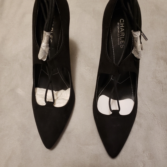 Charles David "Pierogi " Black microsuede  Heels - Picture 8 of 13